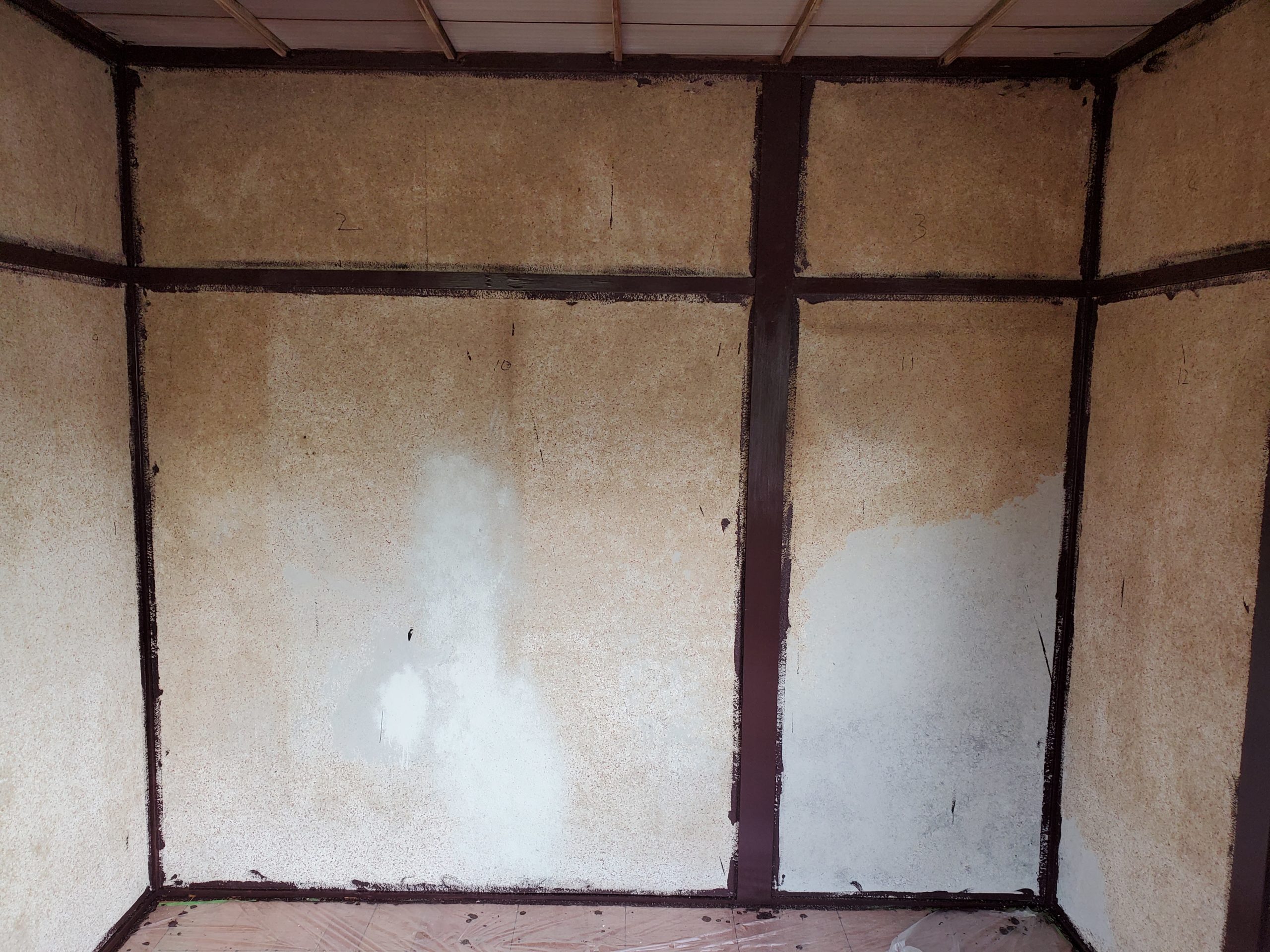 砂壁に壁紙を貼る方法 ベニアを使う施工例 ハウスクリーニングのサンキュー